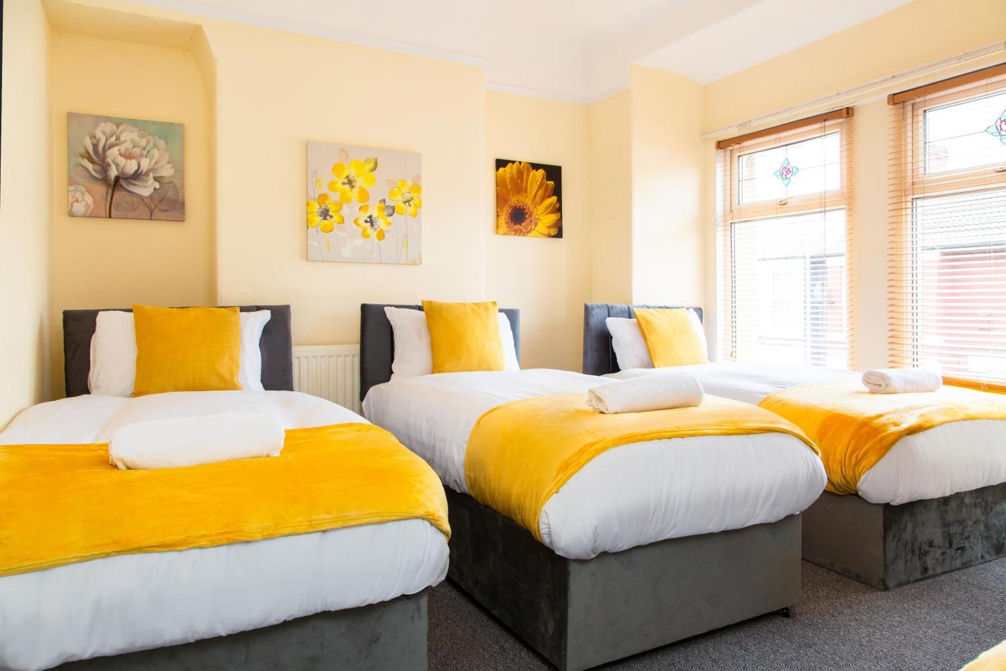 Newly Launched 3 Bedroom House With Free Parking Litherland Экстерьер фото