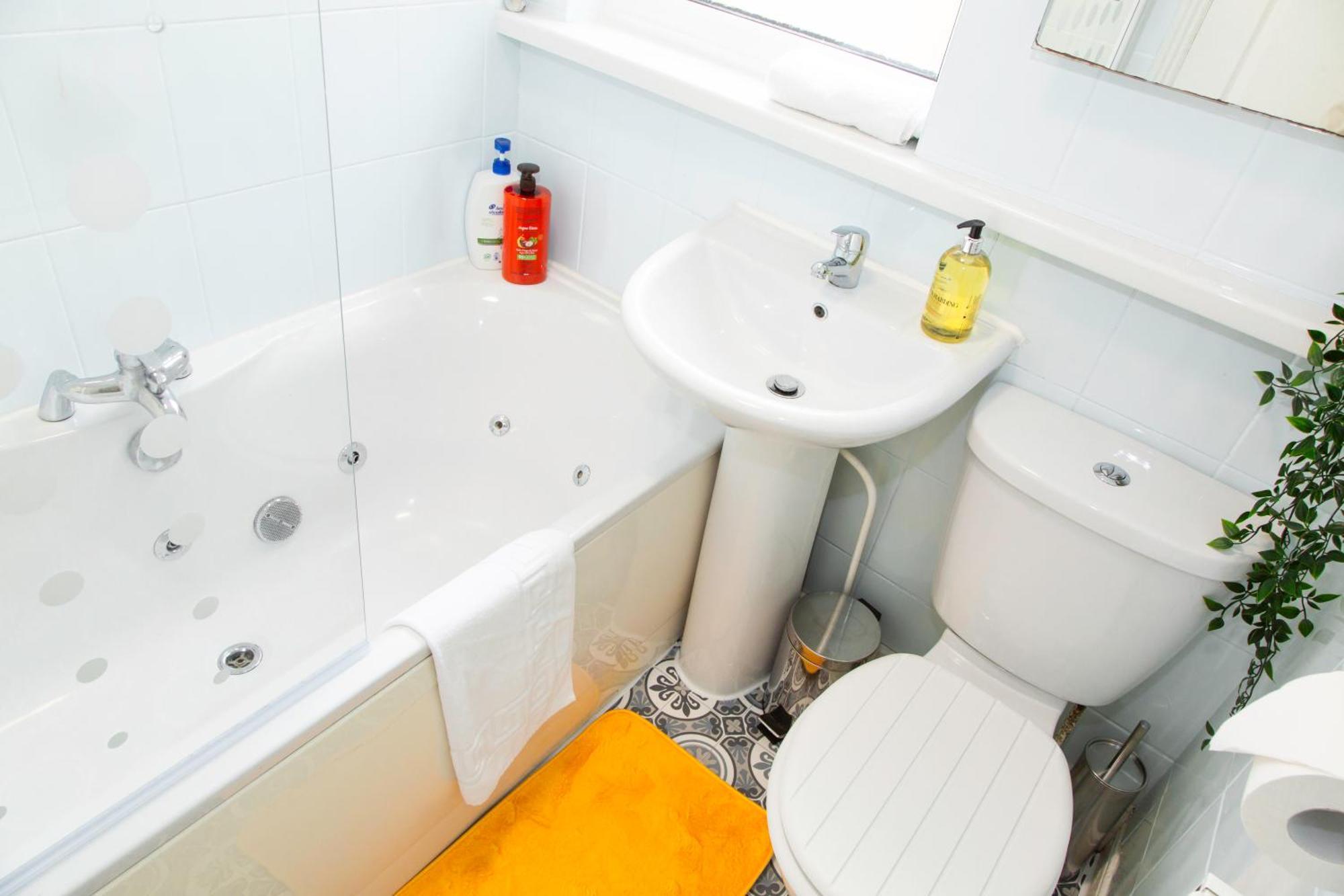 Newly Launched 3 Bedroom House With Free Parking Litherland Экстерьер фото