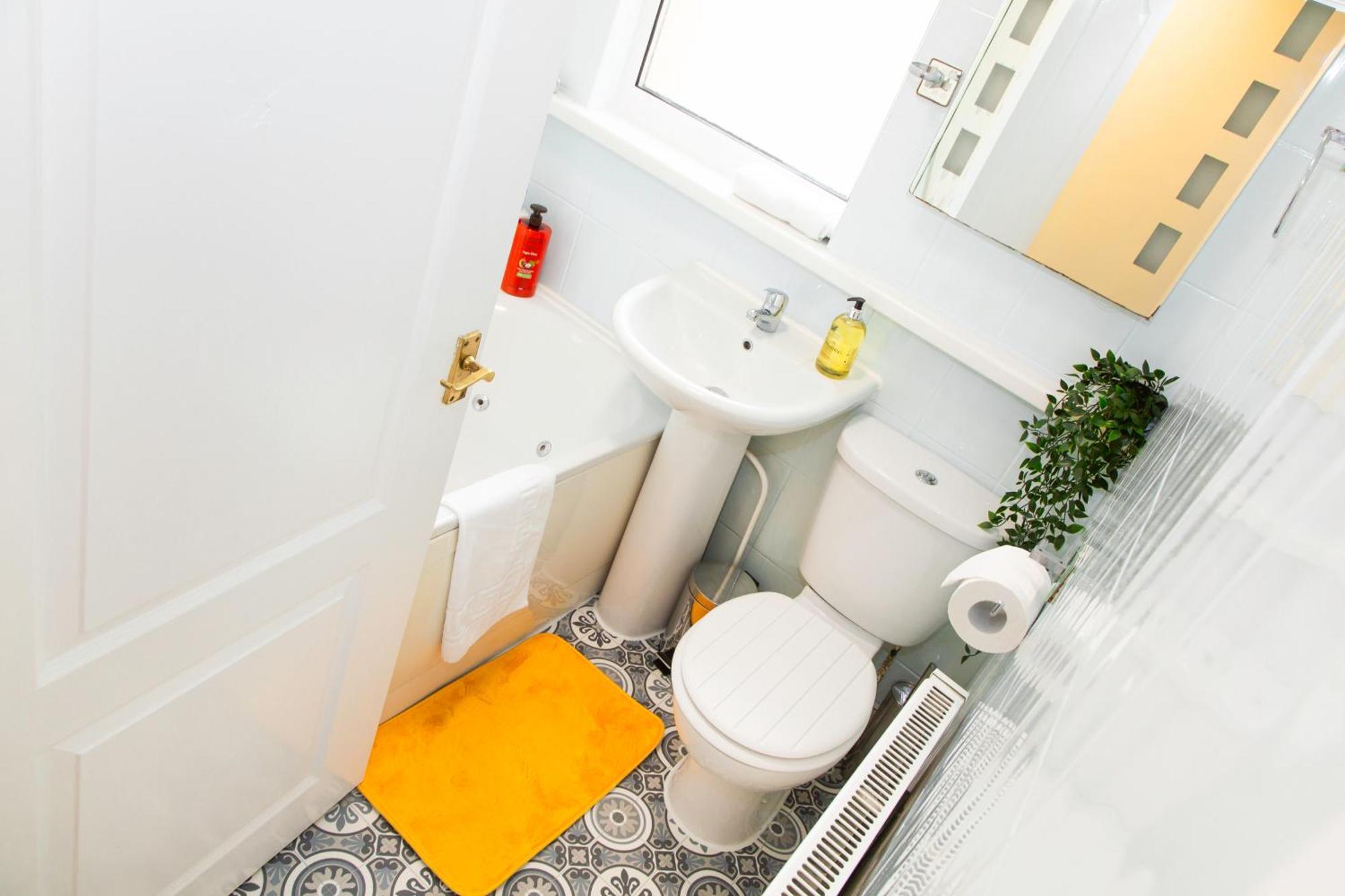 Newly Launched 3 Bedroom House With Free Parking Litherland Экстерьер фото