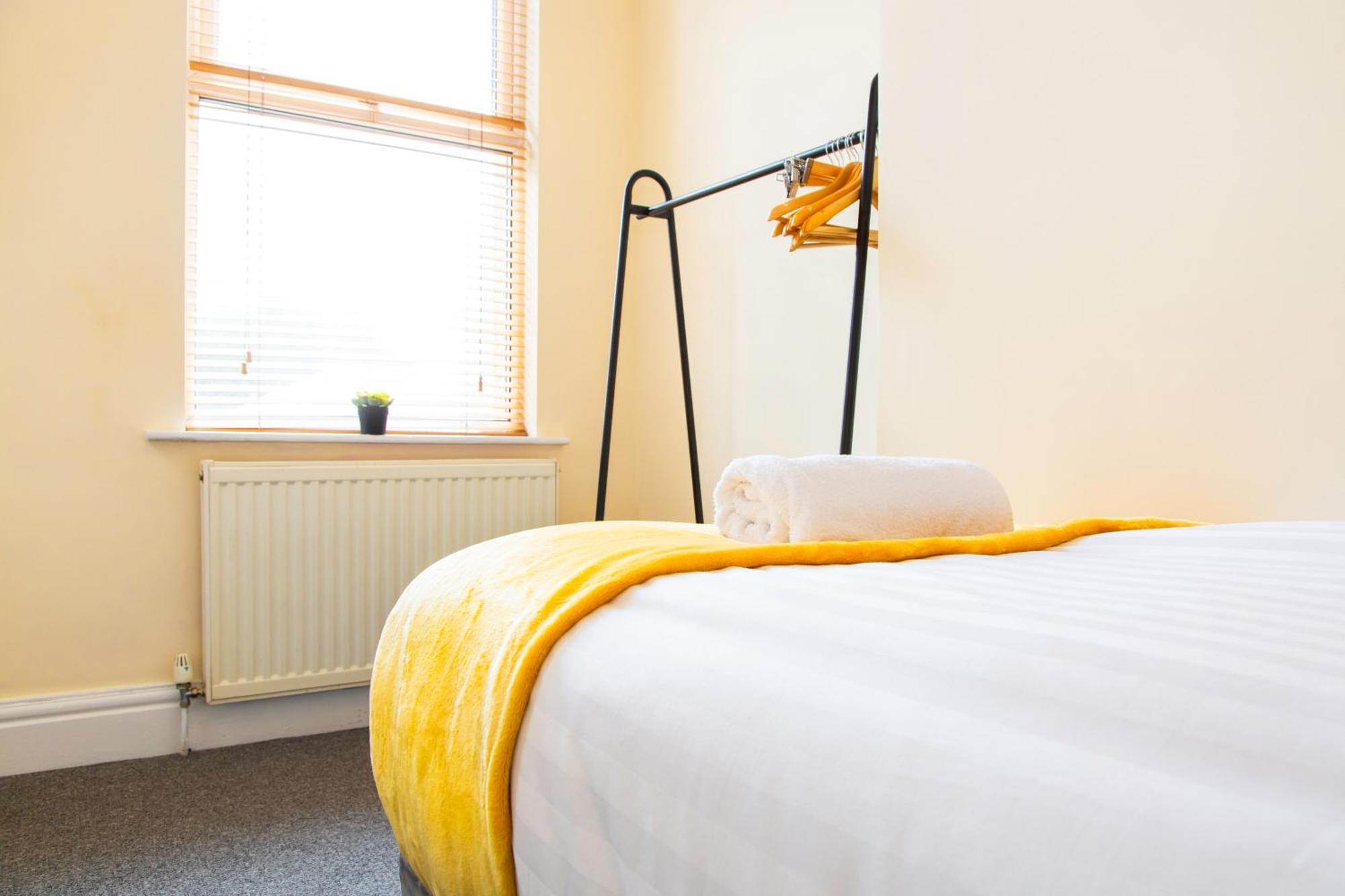 Newly Launched 3 Bedroom House With Free Parking Litherland Экстерьер фото