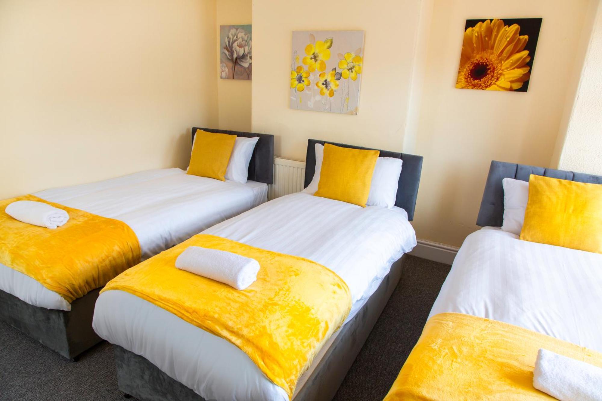 Newly Launched 3 Bedroom House With Free Parking Litherland Экстерьер фото